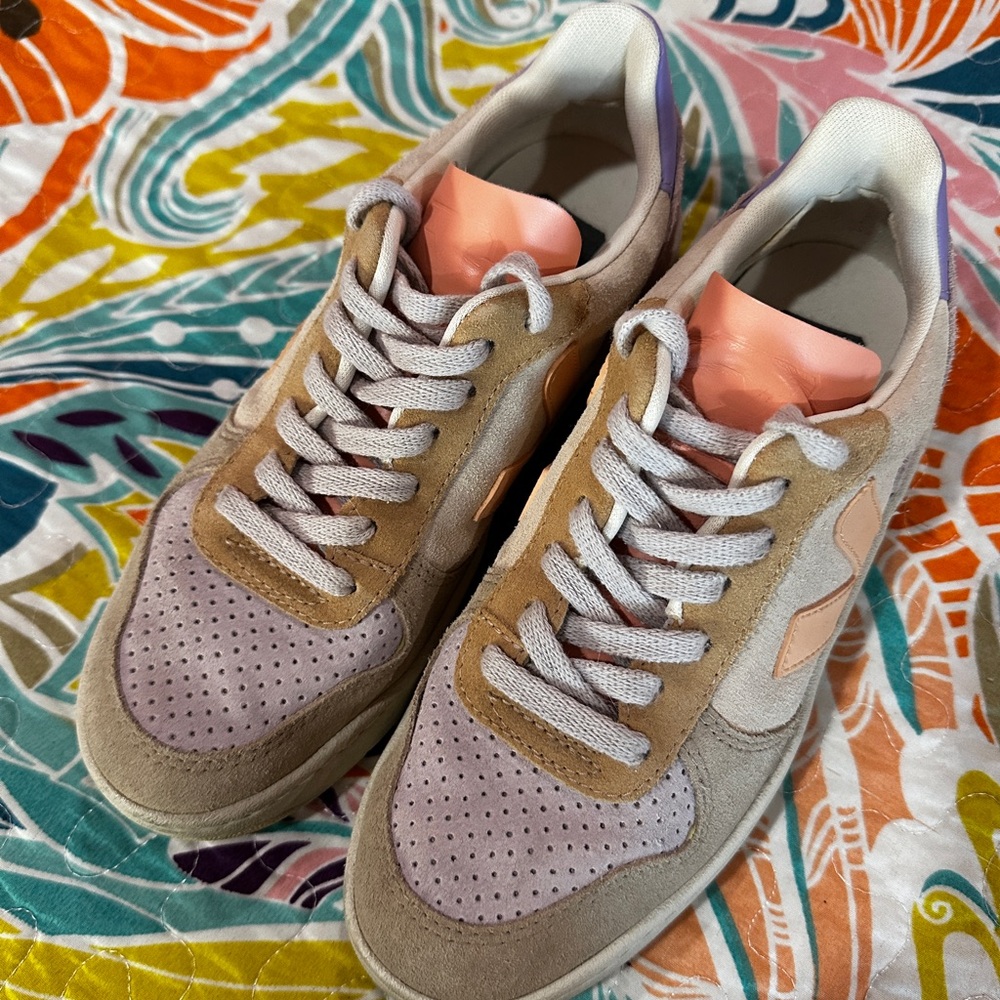Veja V-90 Cream and Pastels Sneakers - Picture 2 of 8
